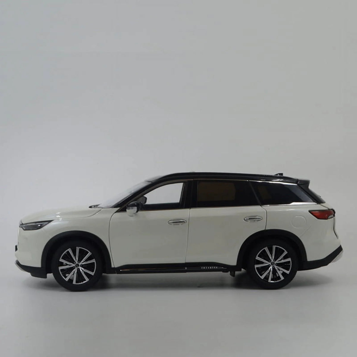 1/18 Diecast Model Car Infiniti QX60 Black Blue 2022 D24939