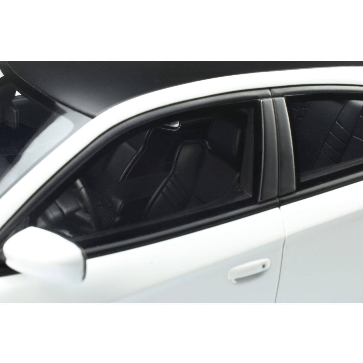White 1/18 Dodge Charger SRT L561440