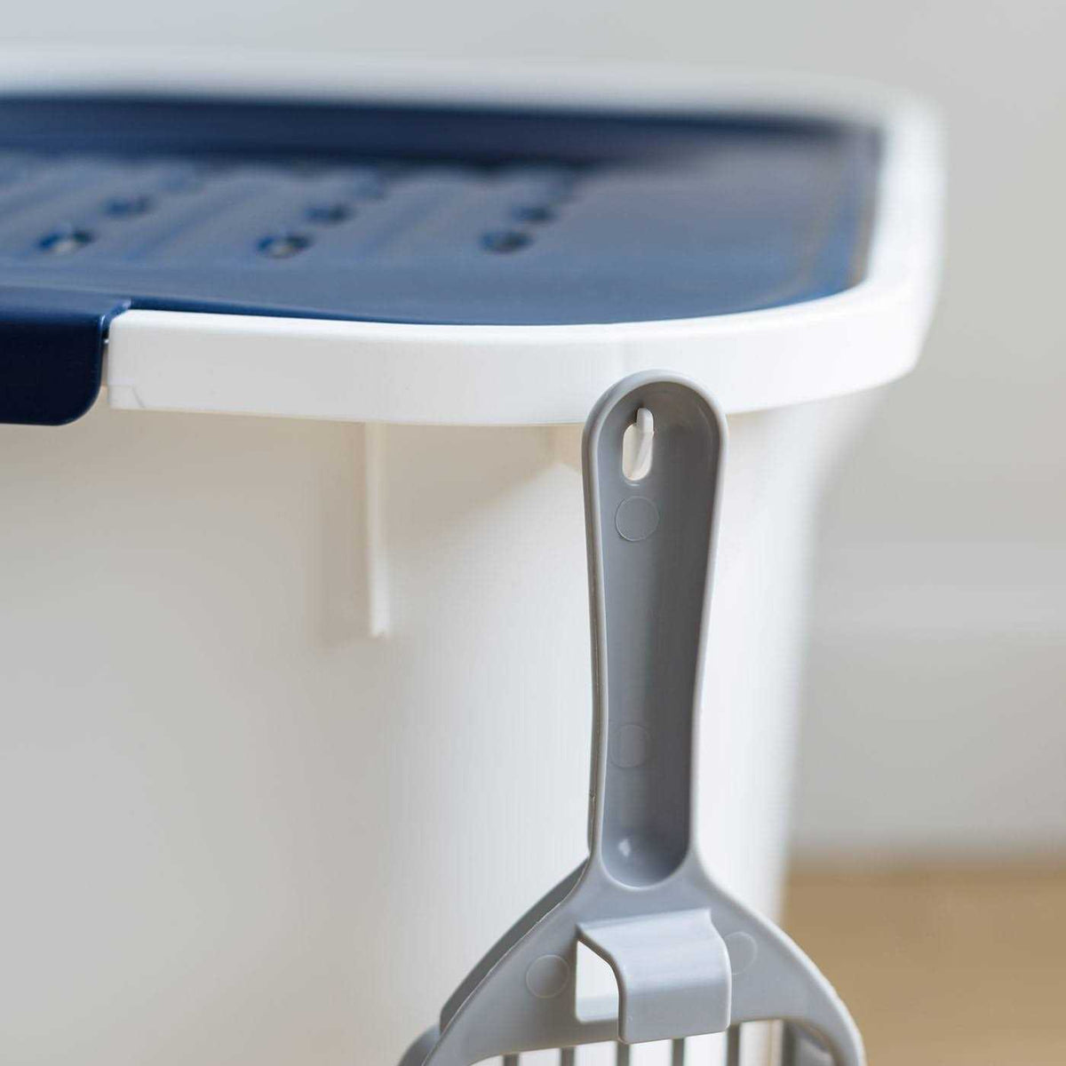 Top Entry Cat Litter Box L58379
