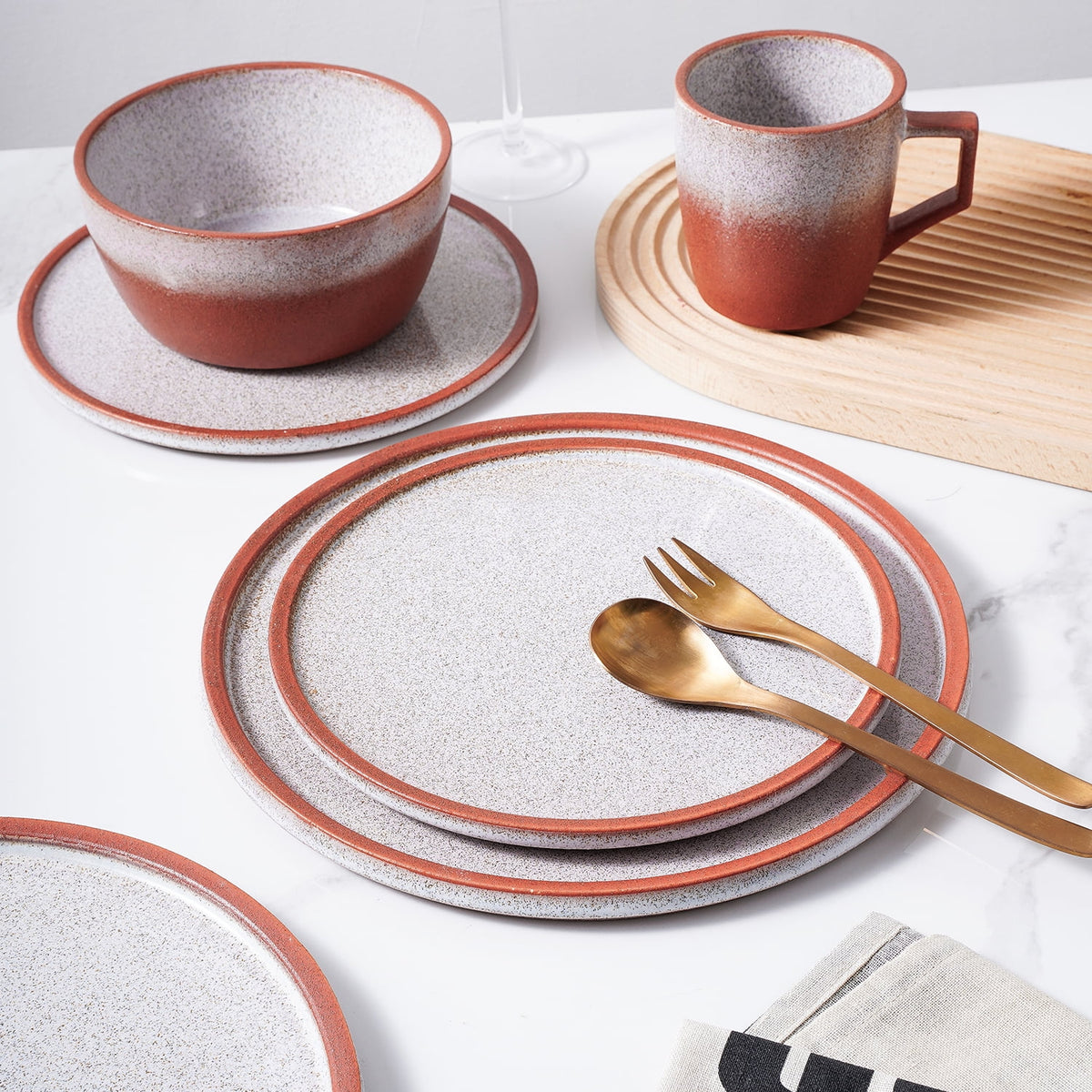 32-Piece Red Stoneware Dinnerware Set T29412