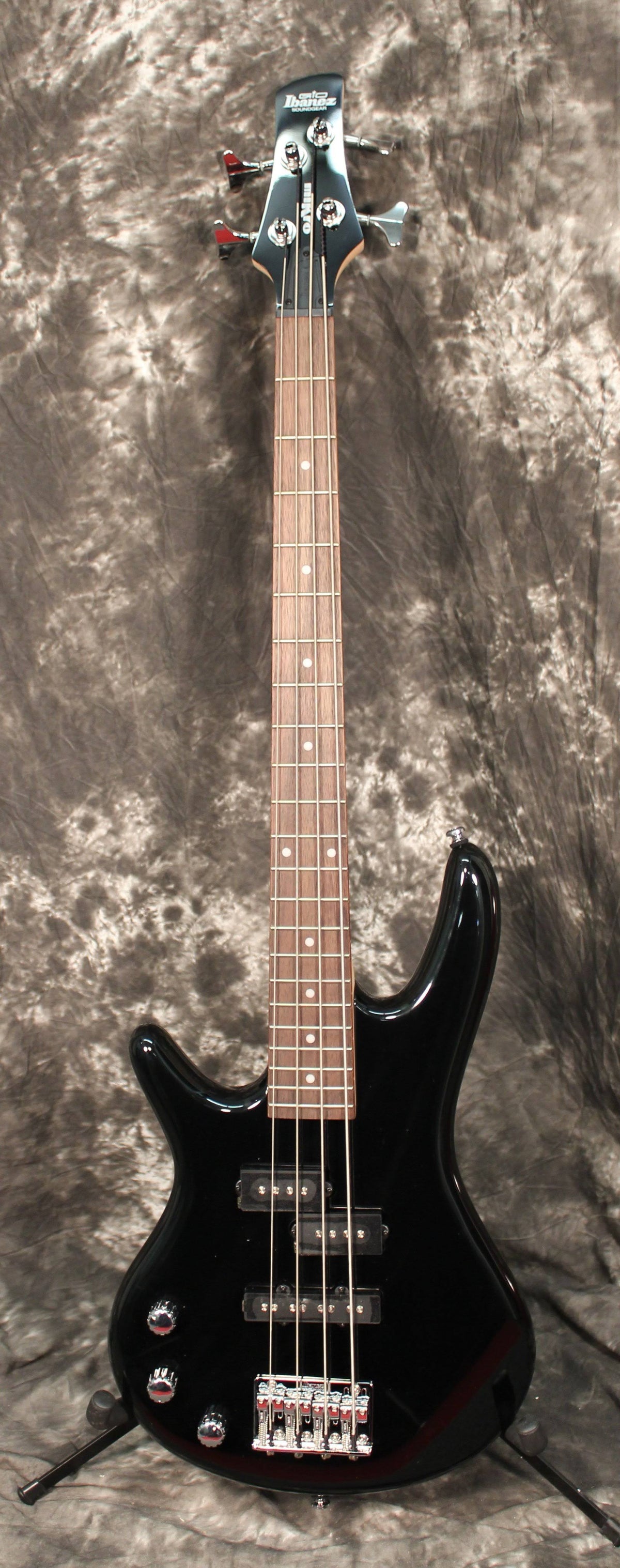 Black 4-String Short Scale Bass Guitar O68318