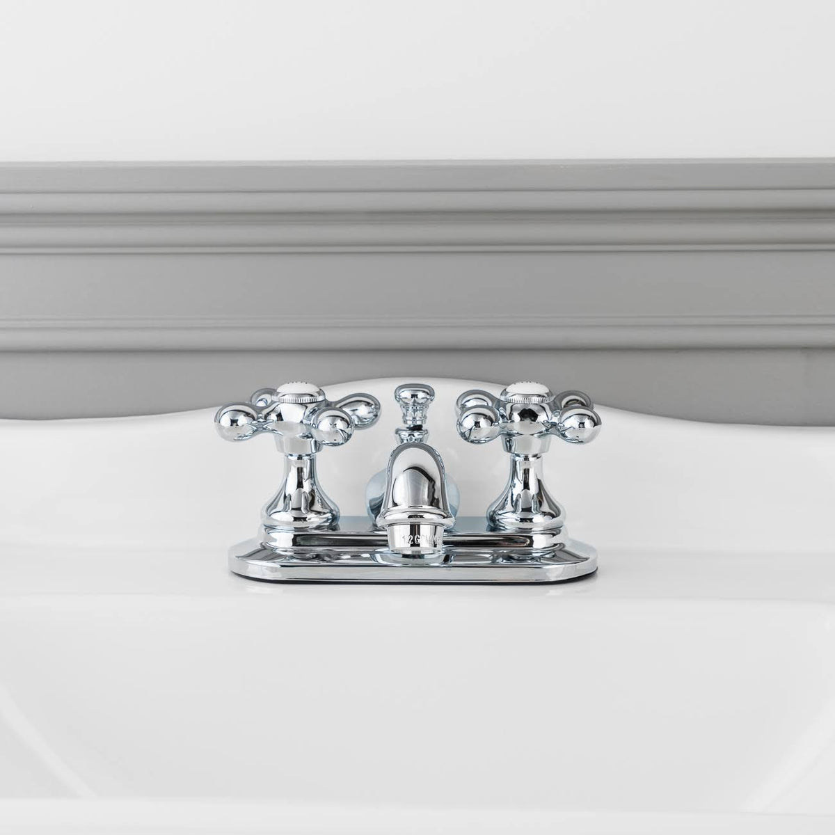 Chrome Centerset Bathroom Faucet L914558