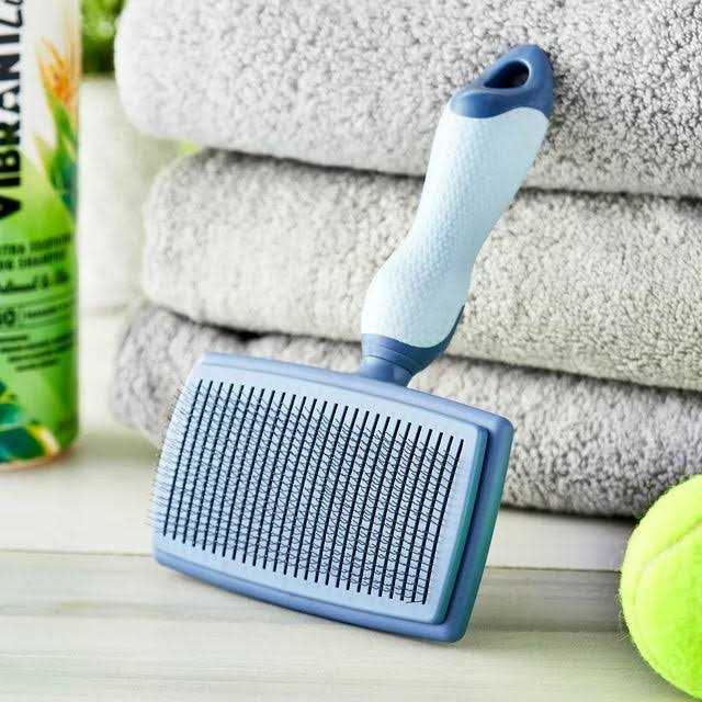 Self Cleaning Dog Slicker Brush with Non-Slip Handle Z936